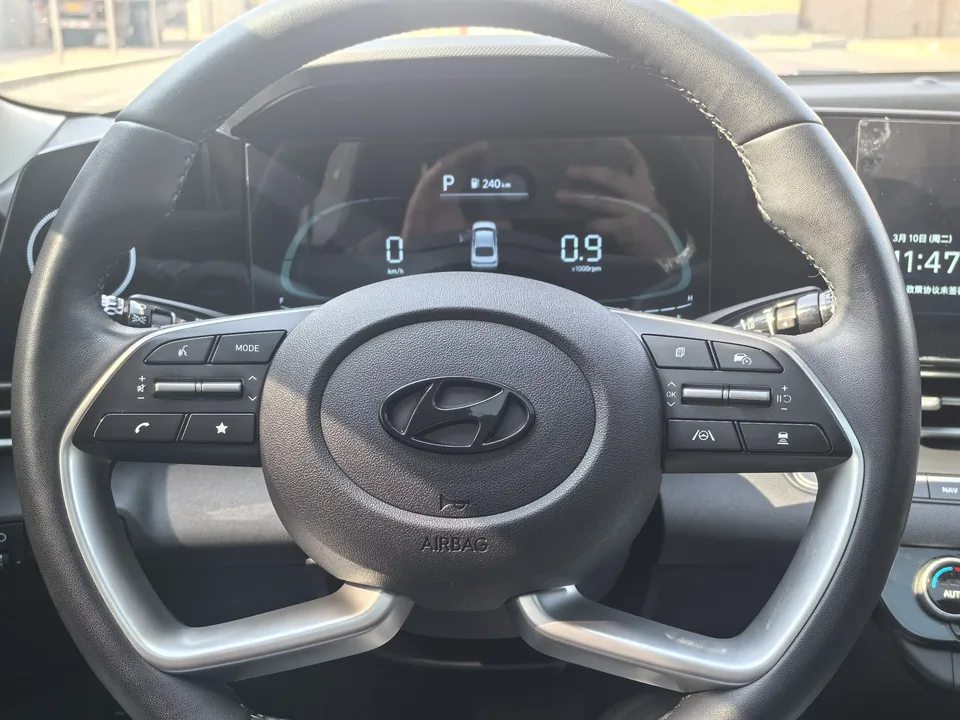 Hyundai Elantra Elantra 2023 1.5L CVT LUX Premium Edition 2024 — thumbnail 4