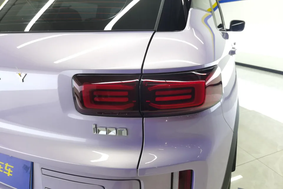 Geely ICON Geely ICON 2026 1.5TD Chocolate Chocolate Edition 2026 — миниатюра 2