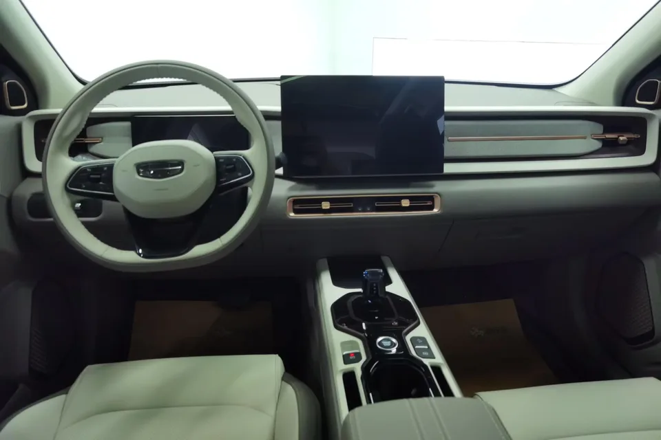 Geely ICON Geely ICON 2026 1.5TD Chocolate Chocolate Edition 2026 — миниатюра 4