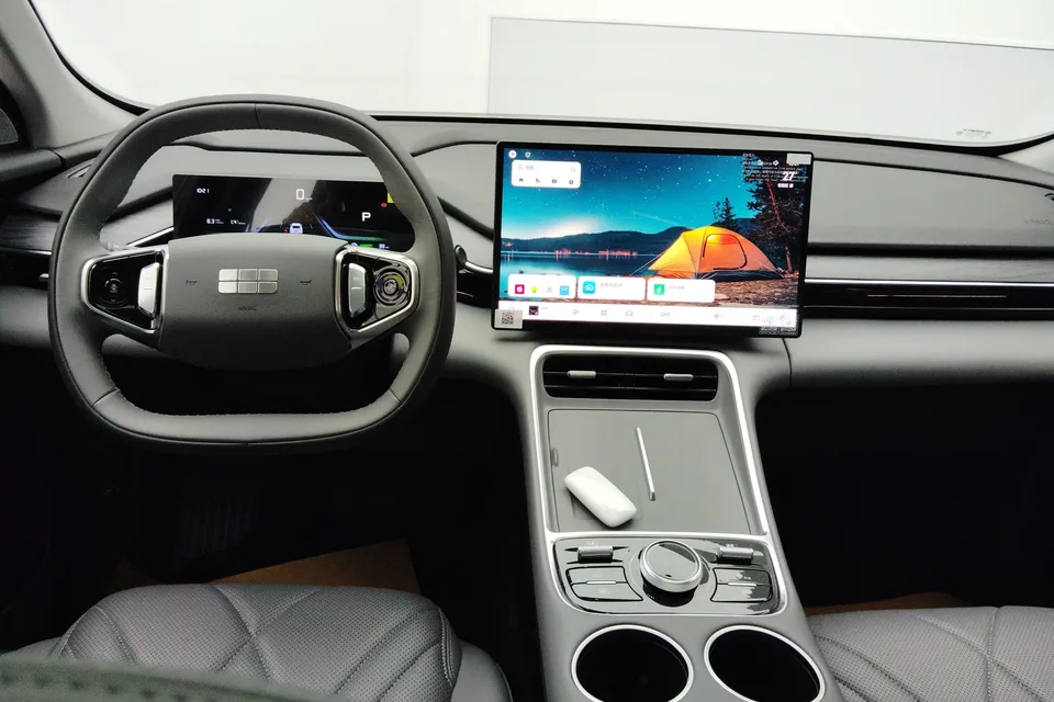 Geely Galaxy L6 Galaxy L6 2025 1.5 EM-i DHT 60KM Exploration Edition 2025 — thumbnail 4