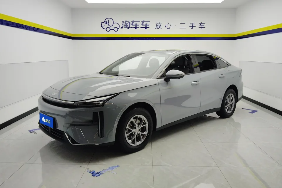 Geely Galaxy L6 Galaxy L6 2025 1.5 EM-i DHT 60KM Exploration Edition 2025 — photo 1, buy with delivery to Moscow