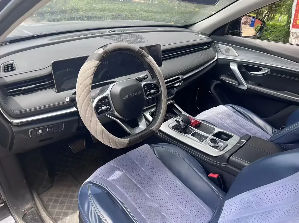 Jetour Jietu X70 PLUS Jietu X70 PLUS 2023 1.6T DCT Powerful PRO 7-seater 2023 — thumbnail 3