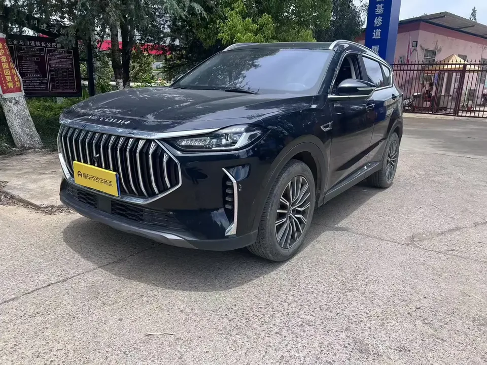 Jetour Jietu X70 PLUS Jietu X70 PLUS 2023 1.6T DCT Powerful PRO 7-seater 2023 — photo 1, buy with delivery to Moscow