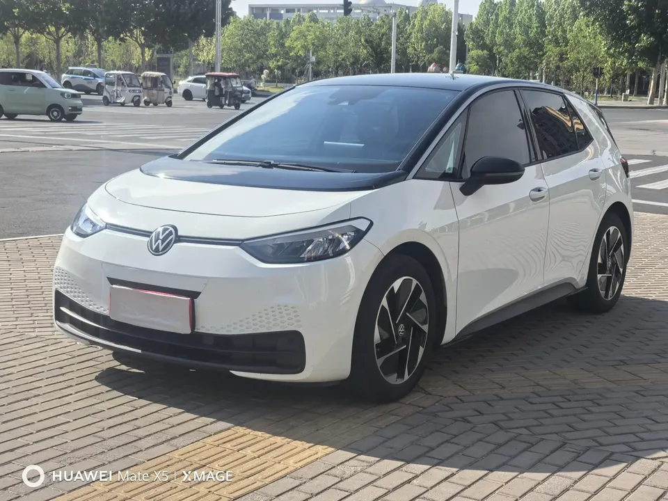Volkswagen ID.3 Volkswagen ID.3 2025 Smart Model Outstanding Oxygen Edition 2024 — photo 1, buy with delivery to Moscow