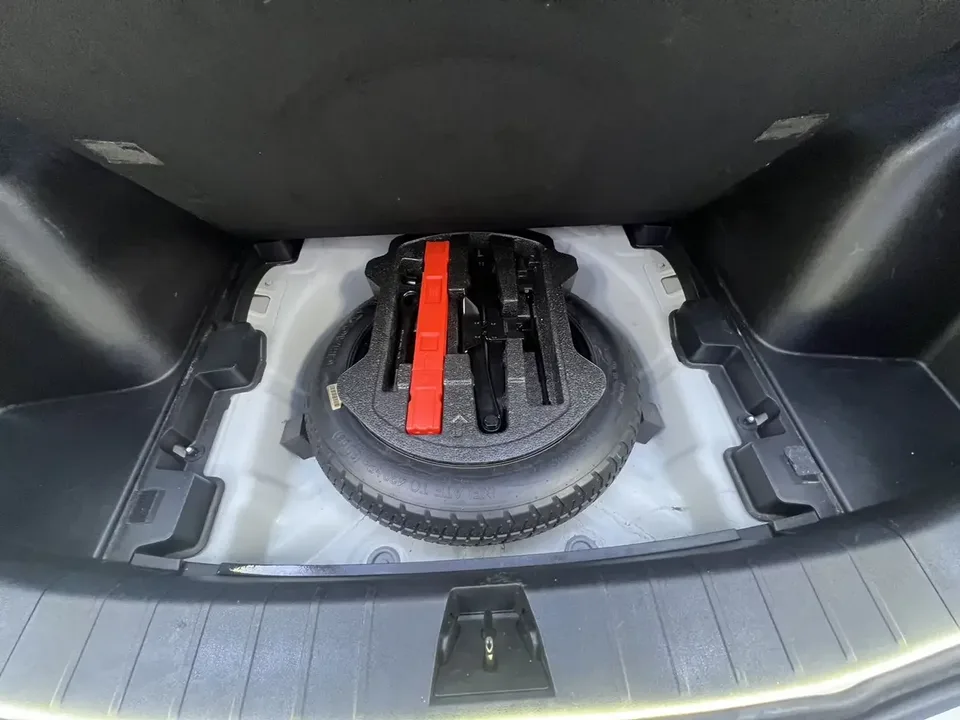 Geely Coolray SX11 Binyue 2021 240T DCT Diamond Edition 2022 — миниатюра 3