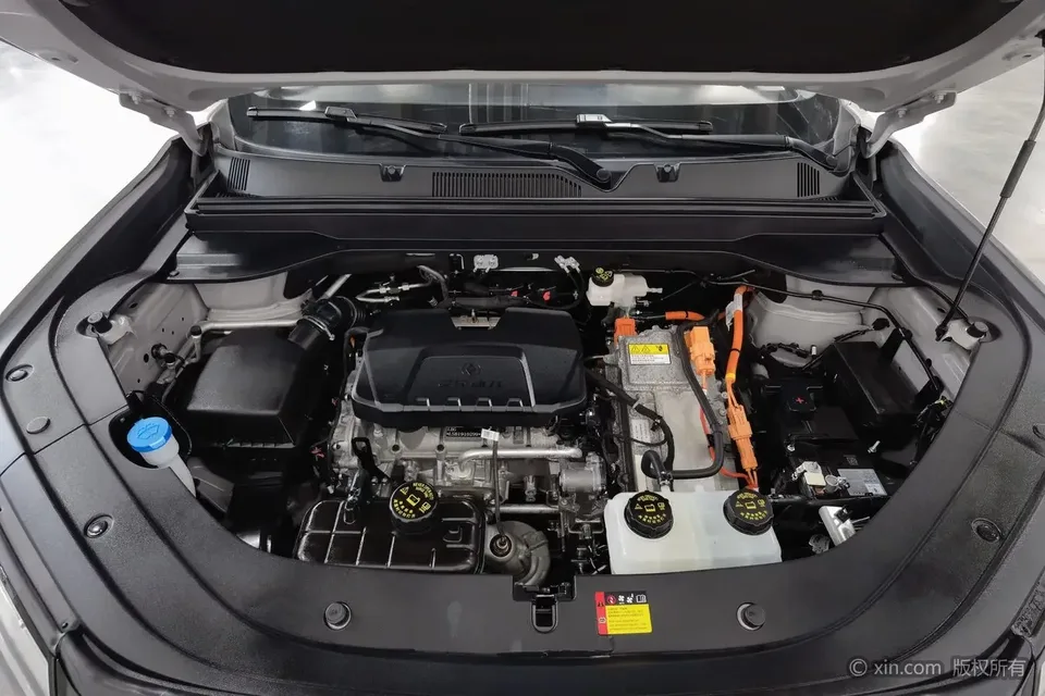 Wuling Starlight 560 PHEV Starlight 560 PHEV 2026 125km Luxury 2026 — thumbnail 2