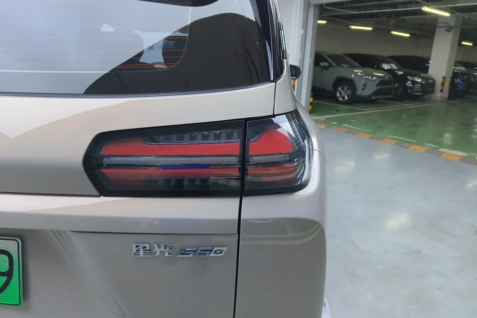Wuling Starlight 560 PHEV Starlight 560 PHEV 2026 125km Luxury 2026 — thumbnail 2