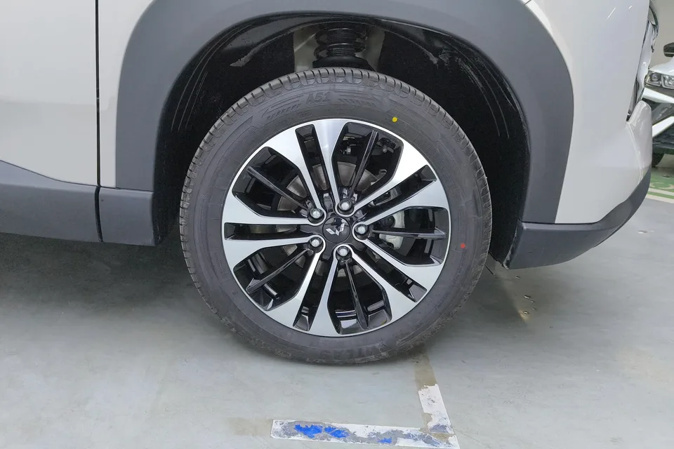 Wuling Starlight 560 PHEV Starlight 560 PHEV 2026 125km Luxury 2026 — thumbnail 3