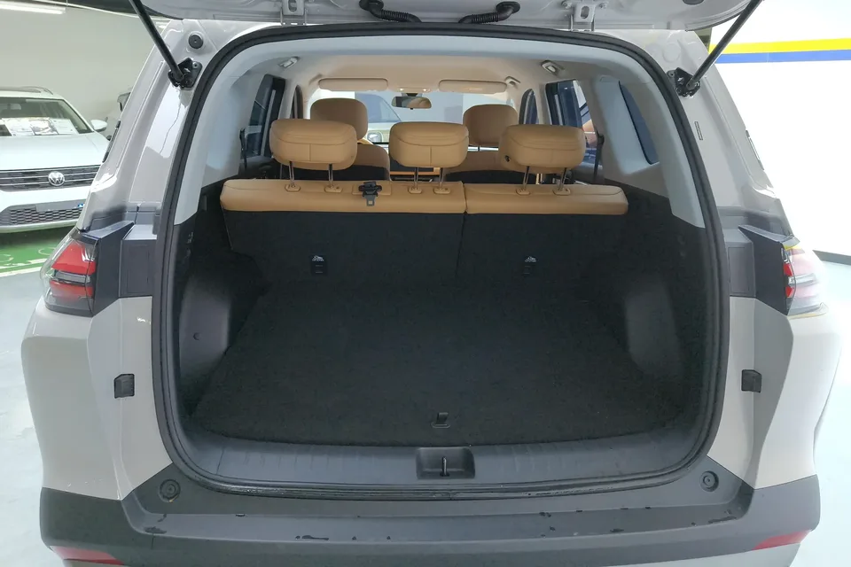 Wuling Starlight 560 PHEV Starlight 560 PHEV 2026 125km Luxury 2026 — thumbnail 5