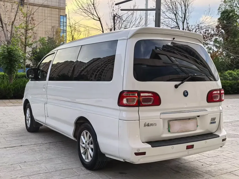 Forthing Lingzhi New Energy Lingzhi New Energy 2022 Regular version luxury 7 seats 2022 — thumbnail 4