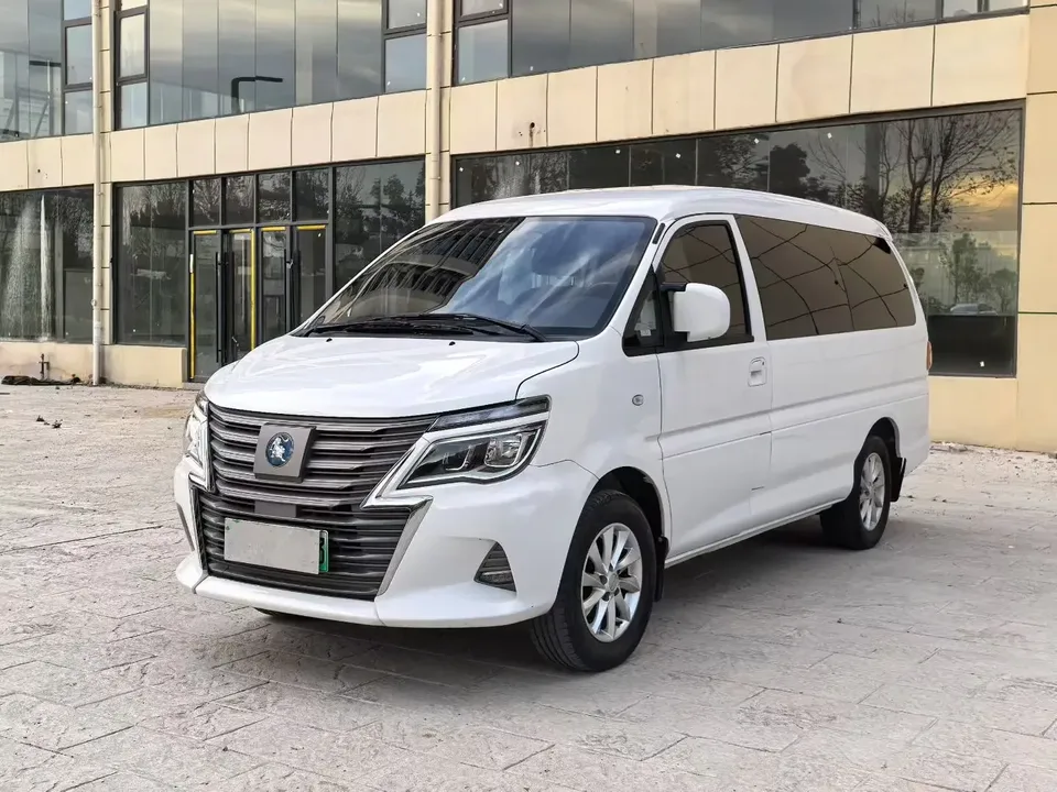 Forthing Lingzhi New Energy Lingzhi New Energy 2022 Regular version luxury 7 seats 2022 — photo 1, buy with delivery to Moscow