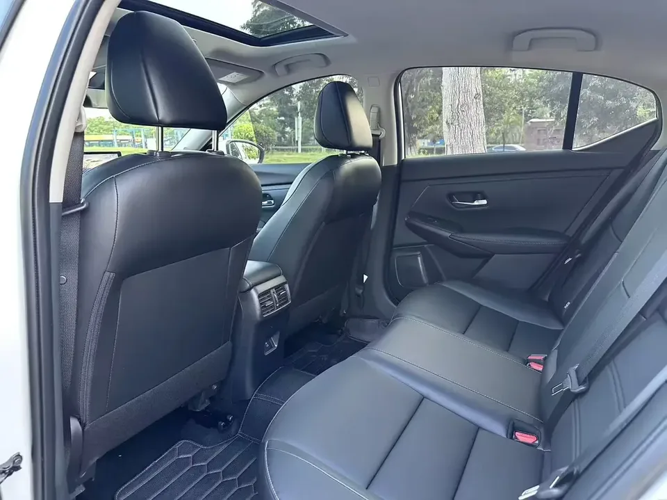 Nissan Sylphy Sylphy 2023 1.6L CVT Enjoy Edition 2024 — миниатюра 3