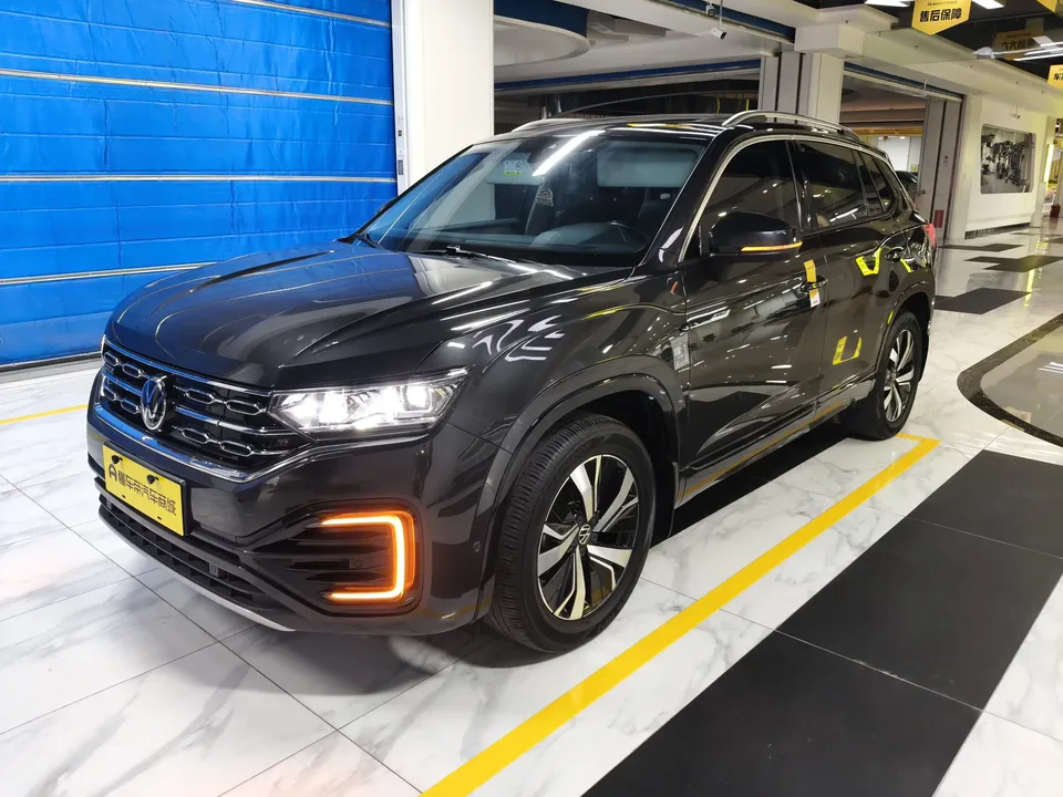 Volkswagen Tayron GTE Tanyue GTE 2020 Premium 2022 — photo 1, buy with delivery to Moscow