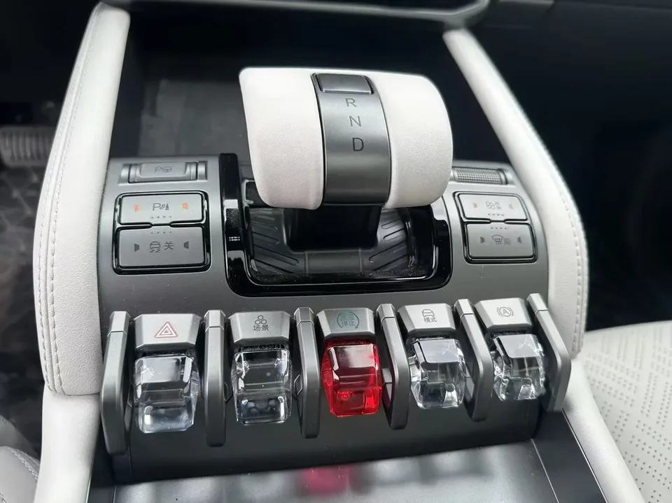 BYD Leopard Titanium 3 Titanium 3 2025 501km Four-Wheel Drive Ultra Edition 2025 — thumbnail 5