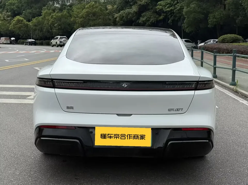 Dongfeng YiPai 007 Yipai 007 2024 Extended Range 200 Ruyi Edition 2025 — thumbnail 2