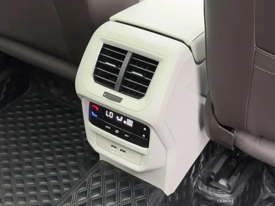 Volkswagen Tayron Tanyue 2023 280TSI 2WD Luxury Plus Advanced Edition 2023 — thumbnail 3