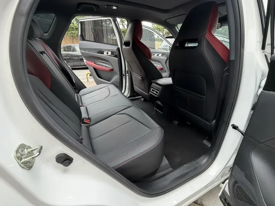 Oshan Changan Auchan Z6 Changan Auchan Z6 2023 Blue Whale 1.5T DCT Zhizun Edition 2024 — миниатюра 4