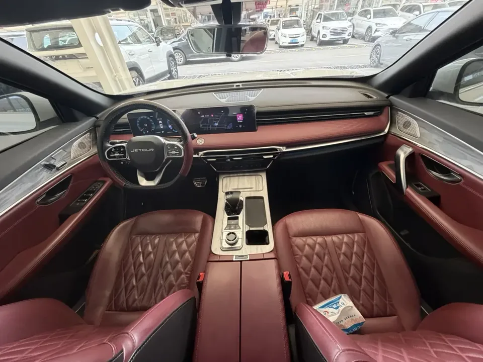 Jetour Jietu X70 PLUS Jietu X70 PLUS 2023 1.6T DCT Powerful 7 Seaters 2024 — thumbnail 4
