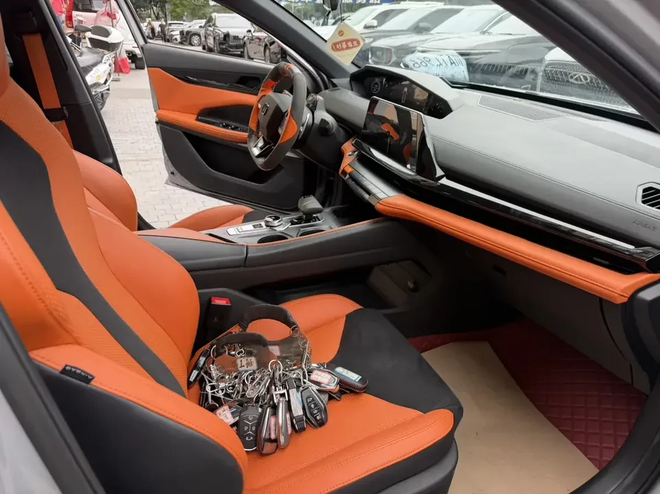 Changan UNI-V Changan UNI-V 2023 1.5T Sports Edition 2023 — thumbnail 4