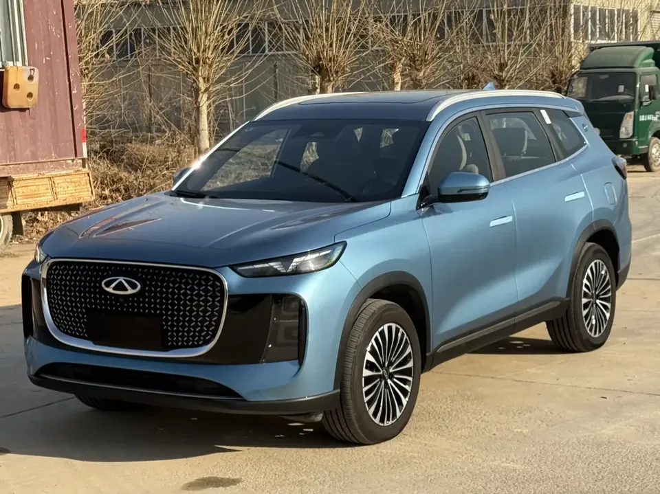 Chery Tiggo 8 PLUS C-DM Tiggo 8 PLUS C-DM 2025 1.5T Luxury 2025 — фото 1, купить с доставкой в Москву
