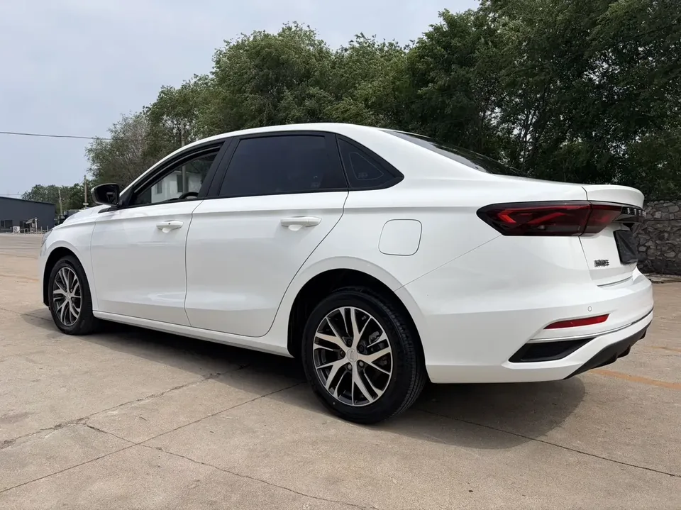Geely Emgrand emgrand 2023 4th Generation Champion Edition 1.5L CVT Luxury 2023 — thumbnail 4