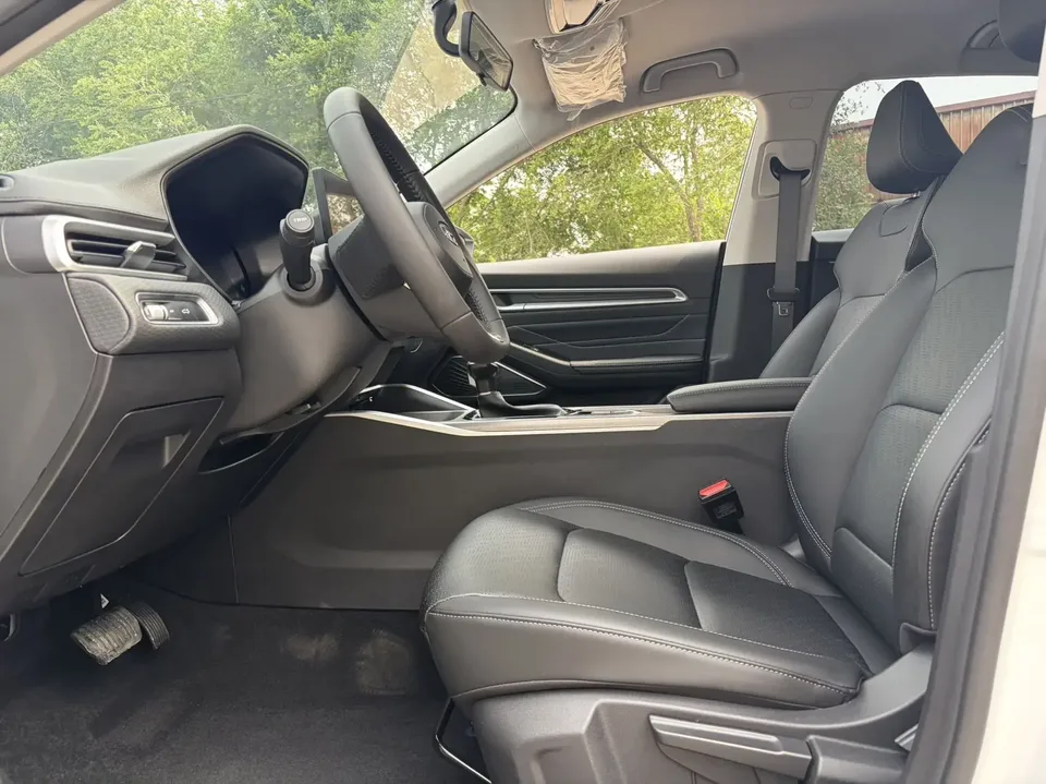 Geely Emgrand emgrand 2023 4th Generation Champion Edition 1.5L CVT Luxury 2023 — thumbnail 5