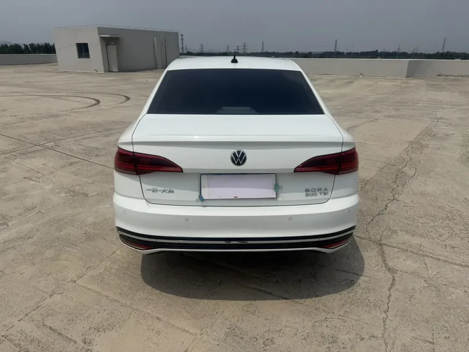 Volkswagen Bora Bora 2023 300TSI DSG Premium Edition 2024 — thumbnail 2
