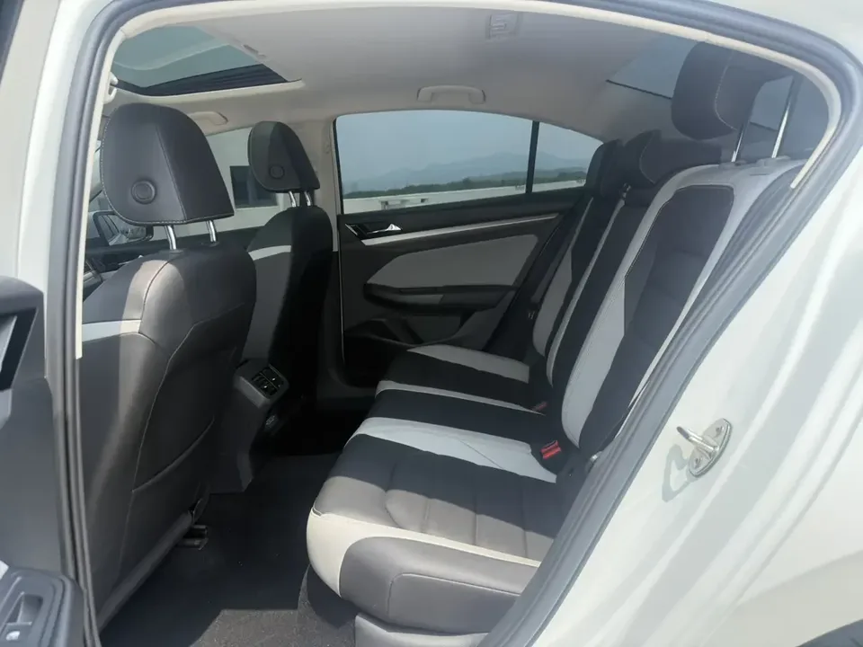 Volkswagen Bora Bora 2023 300TSI DSG Premium Edition 2024 — thumbnail 3