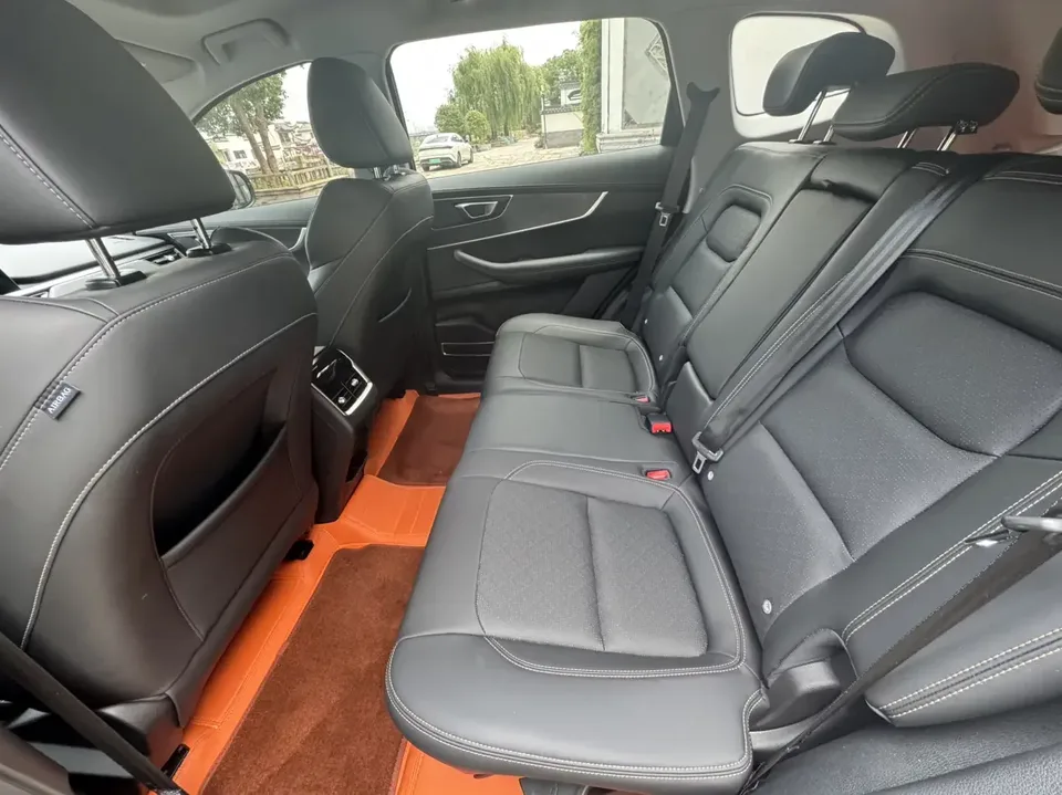 Chery Tiggo 8 Tiggo 8 2025 Excellence Edition 230TCI Automatic Deluxe Edition 2026 — thumbnail 5