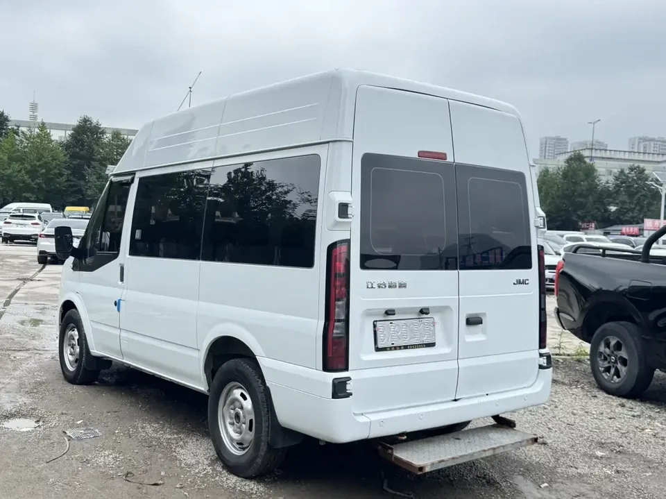 Jiangling Fushun Fushun 2022 2.0T diesel multi-purpose passenger car short-axle medium-high roof 6-seater JX4D20A6H 2023 — thumbnail 2