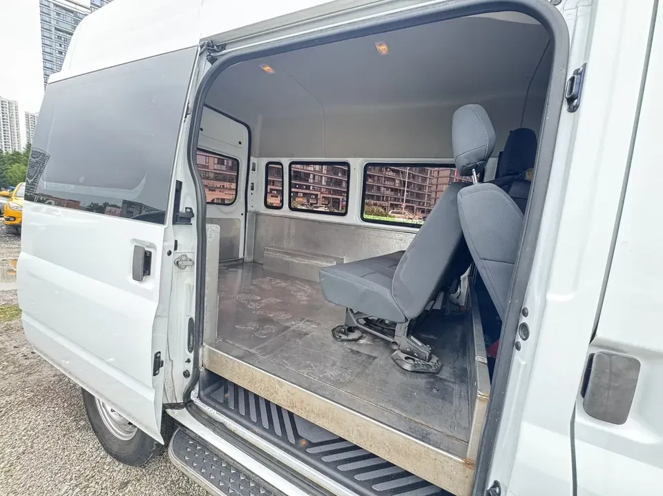 Jiangling Fushun Fushun 2022 2.0T diesel multi-purpose passenger car short-axle medium-high roof 6-seater JX4D20A6H 2023 — thumbnail 3