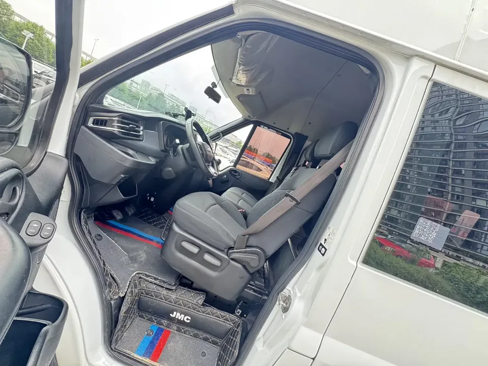 Jiangling Fushun Fushun 2022 2.0T diesel multi-purpose passenger car short-axle medium-high roof 6-seater JX4D20A6H 2023 — thumbnail 4