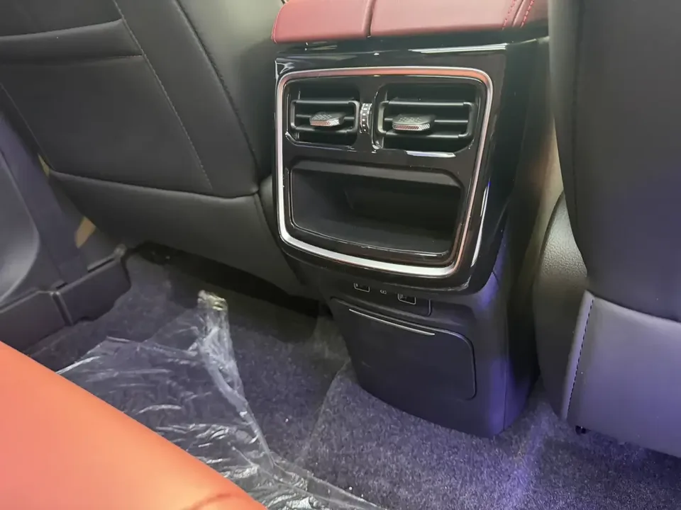 Jetour Jietu X70 PLUS Jietu X70 PLUS 2023 Ziqiang version 1.5T CVT Ziqiang MAX 7 seats 2024 — thumbnail 3