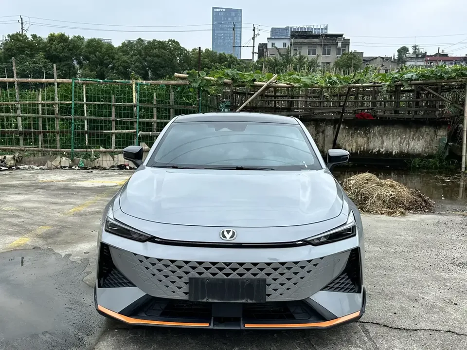 Changan UNI-V Changan UNI-V 2024 1.5T Premium Sports 2024 — фото 1, купить с доставкой в Москву