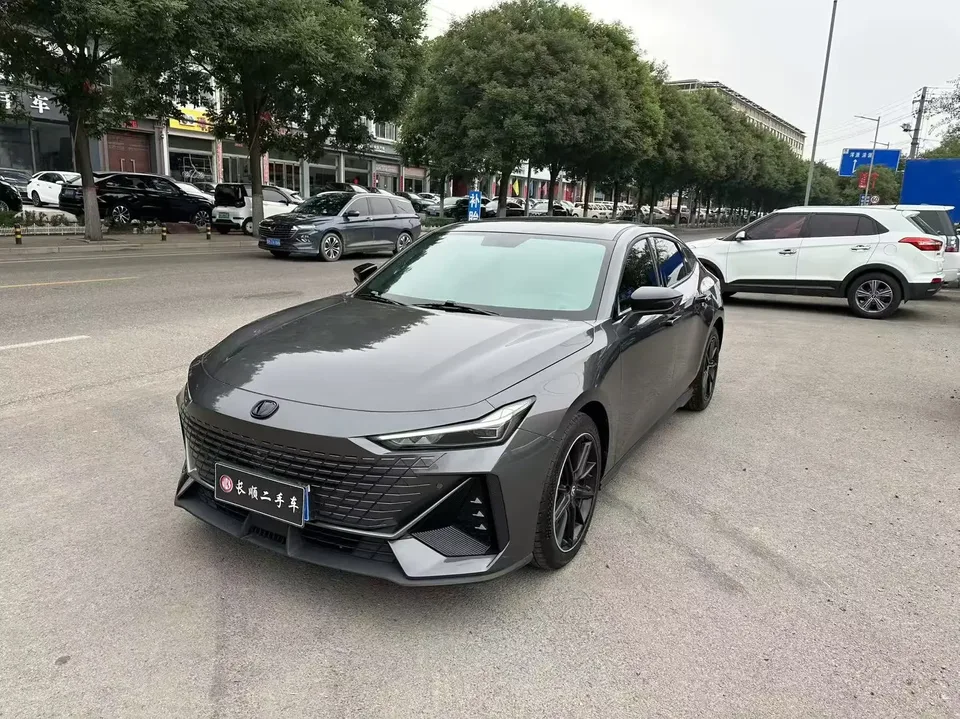 Changan UNI-V Changan UNI-V 2023 1.5T Smart Pilot 2023 — photo 1, buy with delivery to Moscow