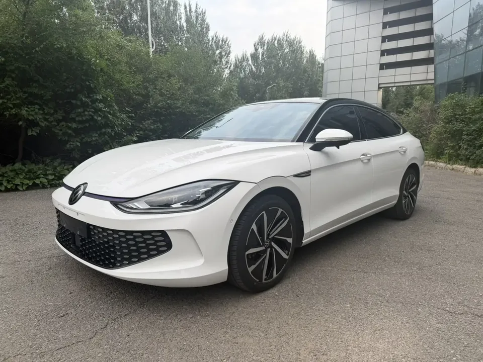 Volkswagen Lamando Lingdu 2022 Lingdu L 280TSI DSG Super Hot Flagship Edition 2022 — photo 1, buy with delivery to Moscow