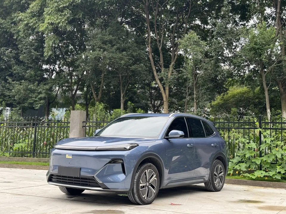 Geely Galaxy Starship 7 EM-i Galaxy Starship 7 EM-i 2025 120KM Exploration+ 2025 — photo 1, buy with delivery to Moscow