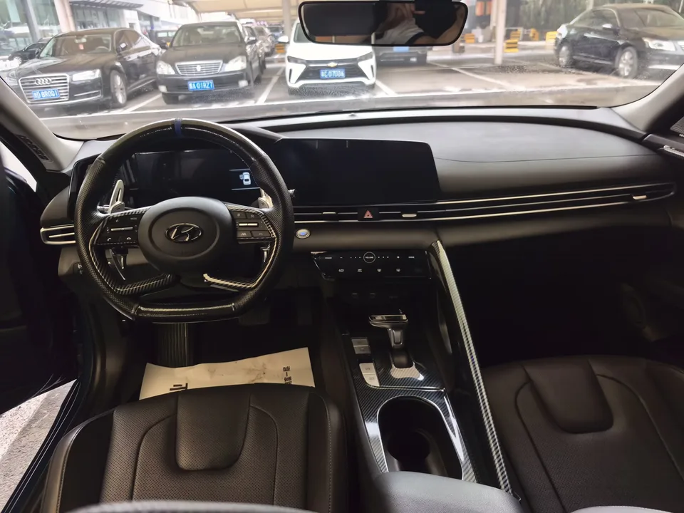 Hyundai Elantra Elantra 2021 1.5L CVT LUX Premium Edition 2022 — thumbnail 3