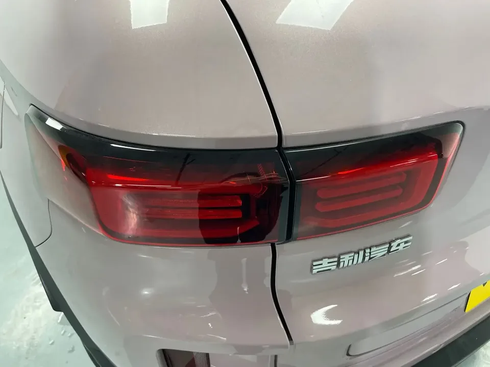 Geely ICON Geely ICON 2026 1.5TD Chocolate Edition 2025 — thumbnail 4