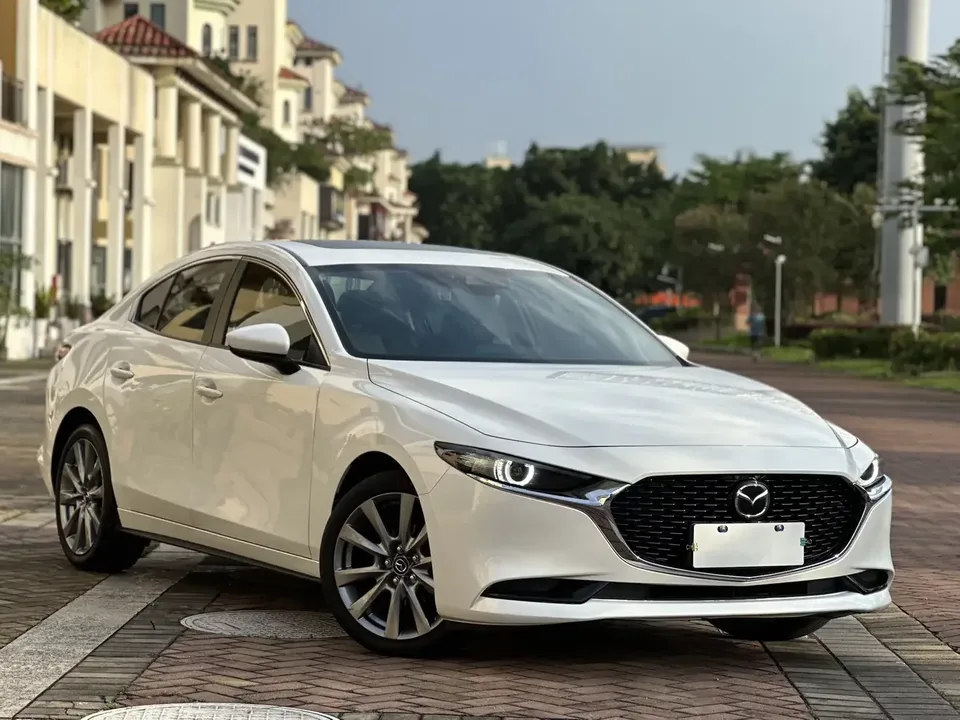 Mazda Axela Mazda3 Angkesela 2022 2.0L Automatic Premium Edition 2023 — thumbnail 3