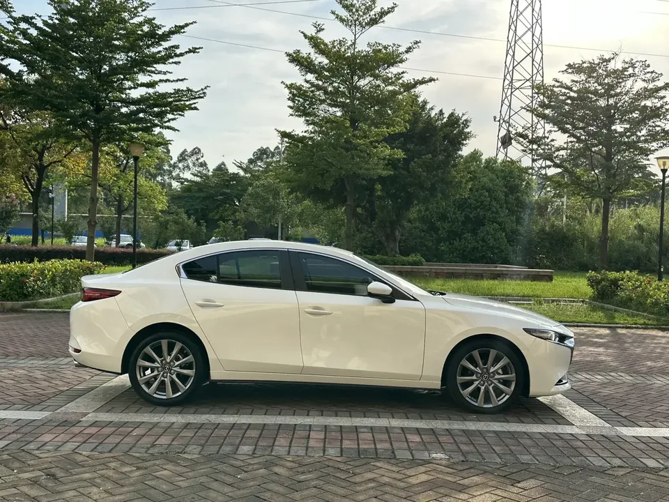 Mazda Axela Mazda3 Angkesela 2022 2.0L Automatic Premium Edition 2023 — thumbnail 4