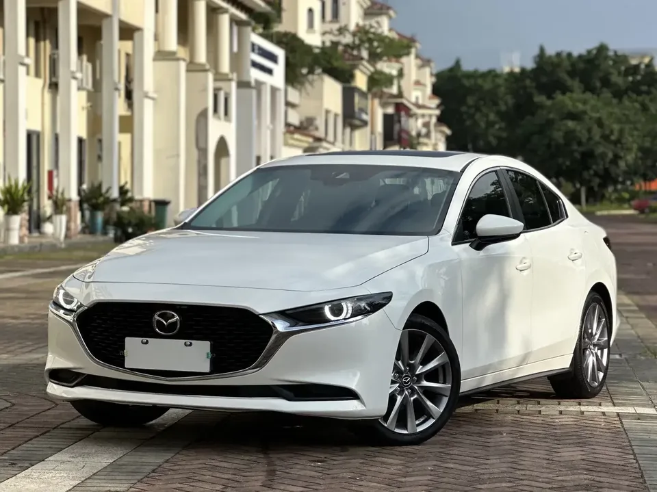 Mazda Axela Mazda3 Angkesela 2022 2.0L Automatic Premium Edition 2023 — photo 1, buy with delivery to Moscow