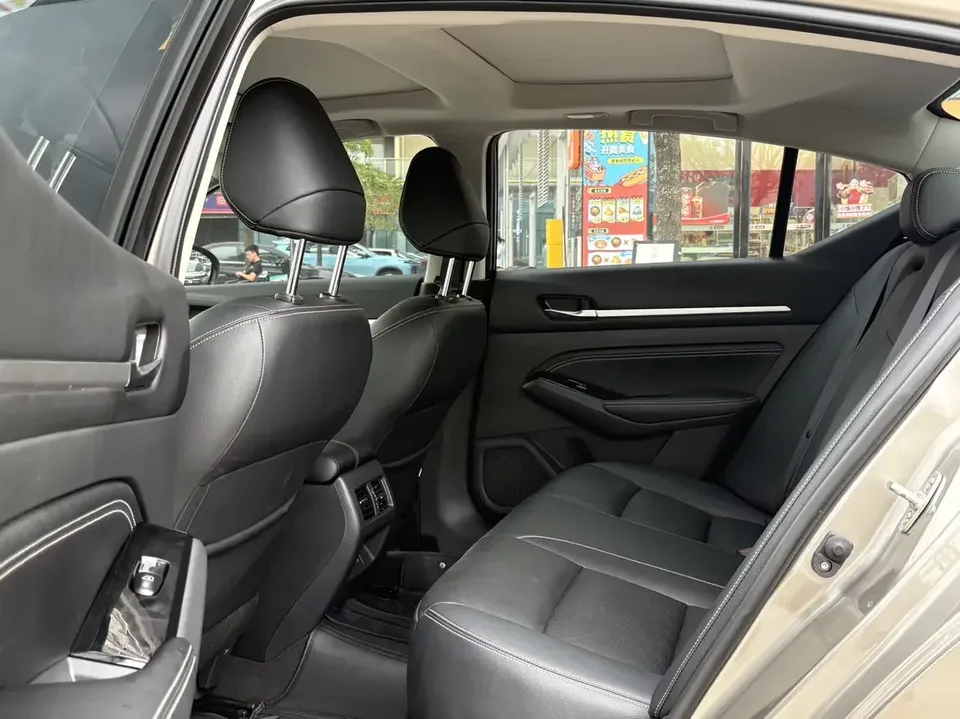 Nissan Altima Sound of nature 2022 2.0L XL-TLS Enjoy Edition 2023 — thumbnail 3