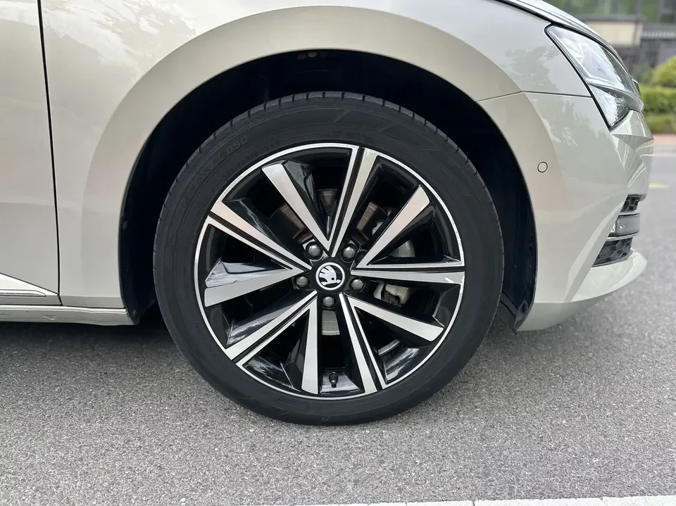 Skoda Superb Speedy 2022 TSI280 DSG Premium Edition 2023 — миниатюра 3