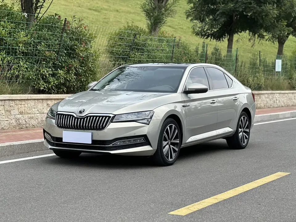 Skoda Superb Speedy 2022 TSI280 DSG Premium Edition 2023 — фото 1, купить с доставкой в Москву