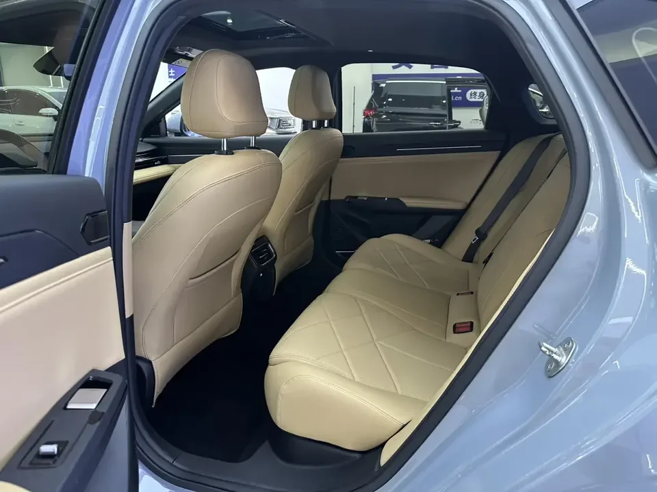 Geely Galaxy L6 Galaxy L6 2024 Longteng version 1.5T DHT 125km PLUS 2024 — thumbnail 5