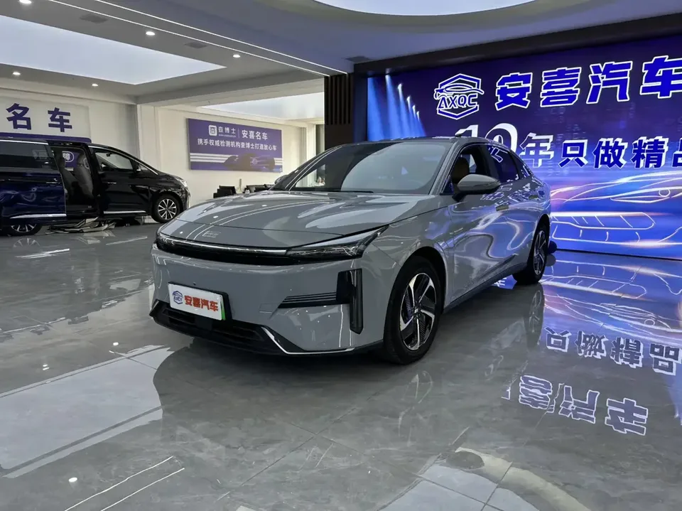 Geely Galaxy L6 Galaxy L6 2024 Longteng version 1.5T DHT 125km PLUS 2024 — photo 1, buy with delivery to Moscow