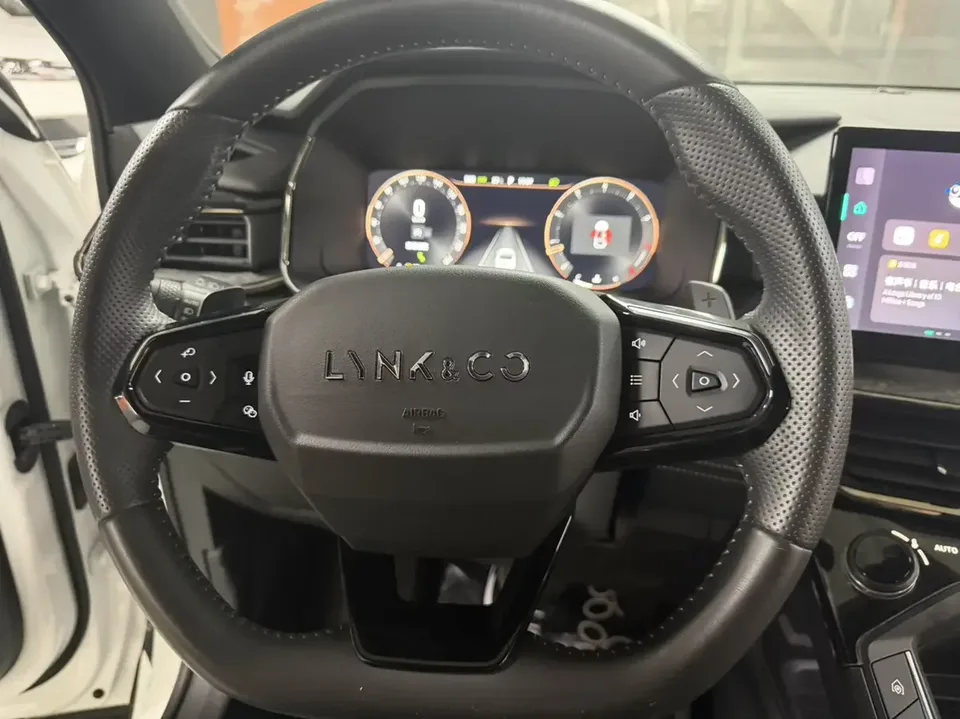 Lynk & Co 06 Lynk & Co 06 2023 Remix 1.5T Pro 2023 — thumbnail 3