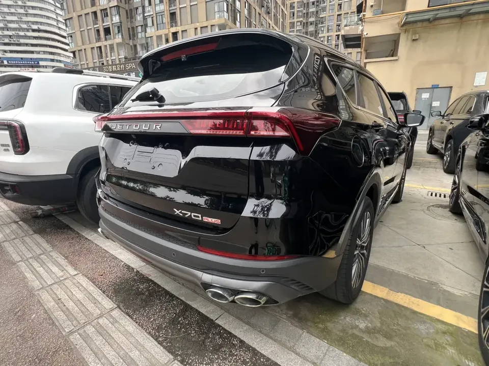Jetour Jietu X70 PLUS Jietu X70 PLUS 2023 1.6T DCT Powerful 7 Seaters 2024 — thumbnail 2
