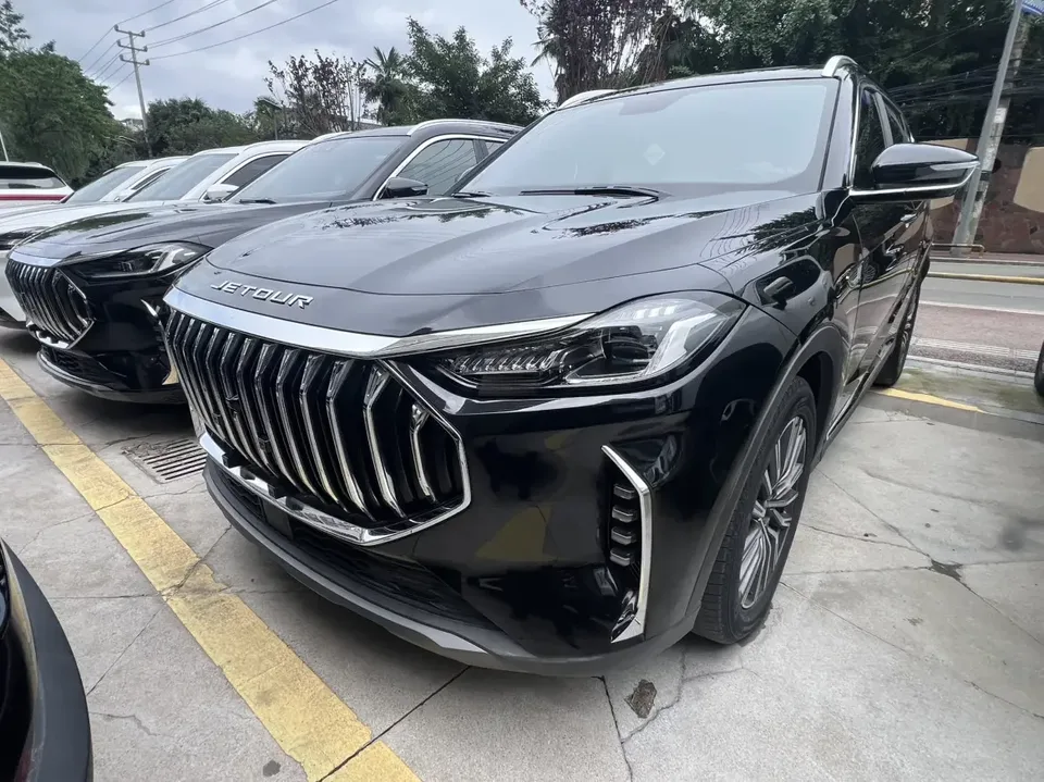 Jetour Jietu X70 PLUS Jietu X70 PLUS 2023 1.6T DCT Powerful 7 Seaters 2024 — photo 1, buy with delivery to Moscow